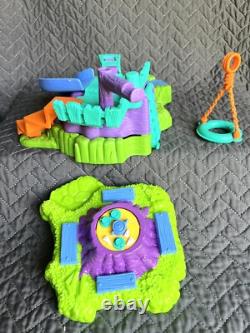 Winnie l'Ourson Ensemble de jeu du bois de 100 acres et lot de figurines Camping Fisher Price ? LIRE