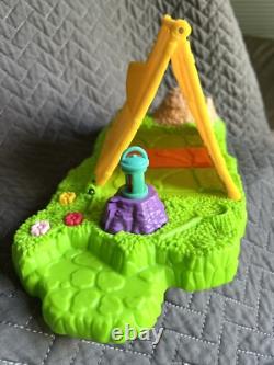 Winnie l'Ourson Ensemble de jeu du bois de 100 acres et lot de figurines Camping Fisher Price ? LIRE