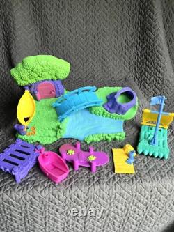 Winnie l'Ourson Ensemble de jeu du bois de 100 acres et lot de figurines Camping Fisher Price ? LIRE