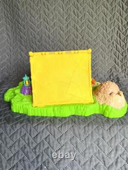 Winnie l'Ourson Ensemble de jeu du bois de 100 acres et lot de figurines Camping Fisher Price ? LIRE