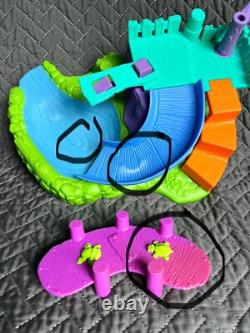 Winnie l'Ourson Ensemble de jeu du bois de 100 acres et lot de figurines Camping Fisher Price ? LIRE