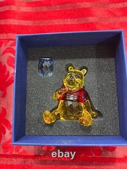 Winnie l'Ourson avec Pot de Miel Figurine en Cristal Swarovski Colorisé 1142889