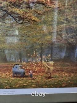 Winnie l'Ourson et ses amis jouant dans les feuilles d'automne du Bois des 100 Acres - Art Fin