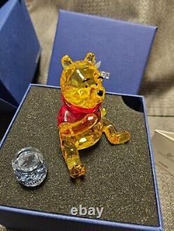 Winnie l'ourson avec pot de miel figurine en cristal Swarovski colorisé 1142889